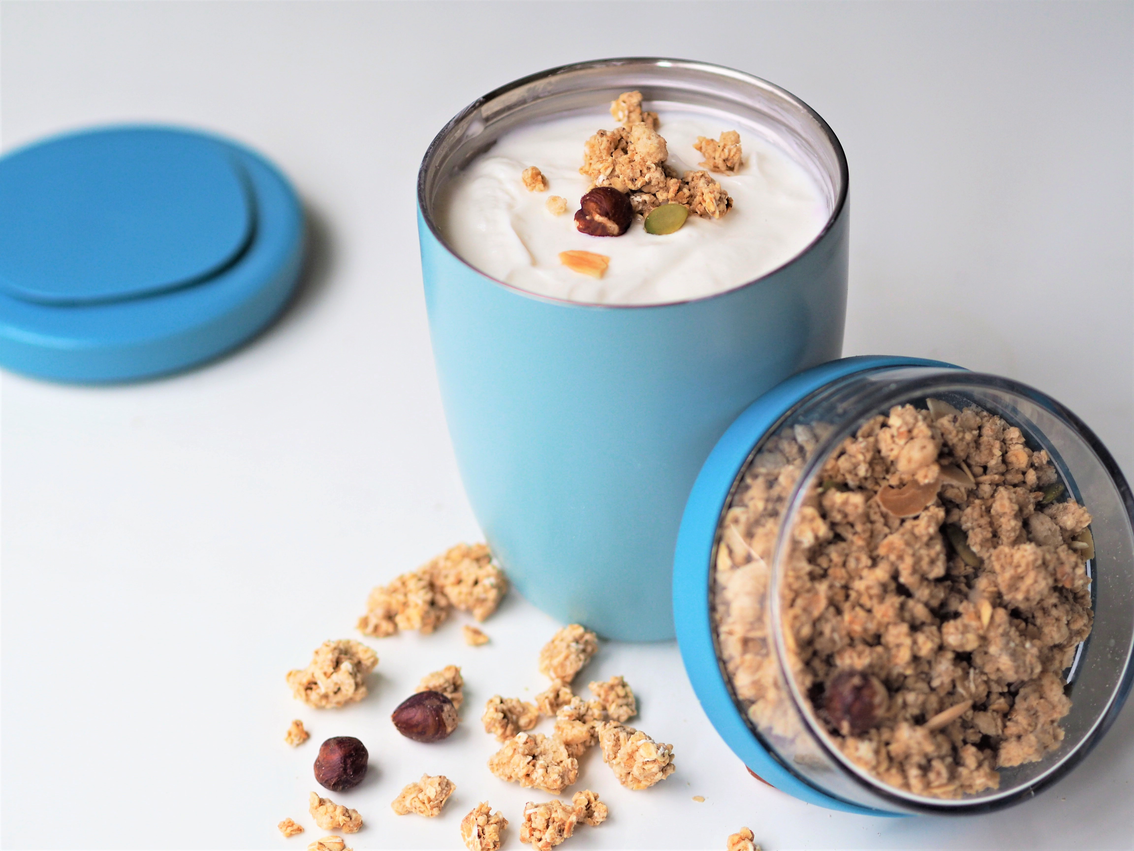 Lunchgerecht Yoghurt met zelfgemaakte granola voor onderweg Mepal